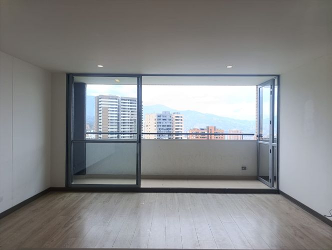 Apartamento de 4 alcobas en arriendo en El Poblado, Medellín, 64 m² · foto 2 de 17