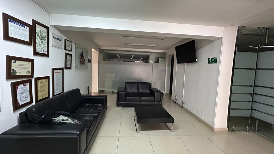 Casa en venta en Antiguo Country, Bogotá, 348 m² · foto 3 de 24