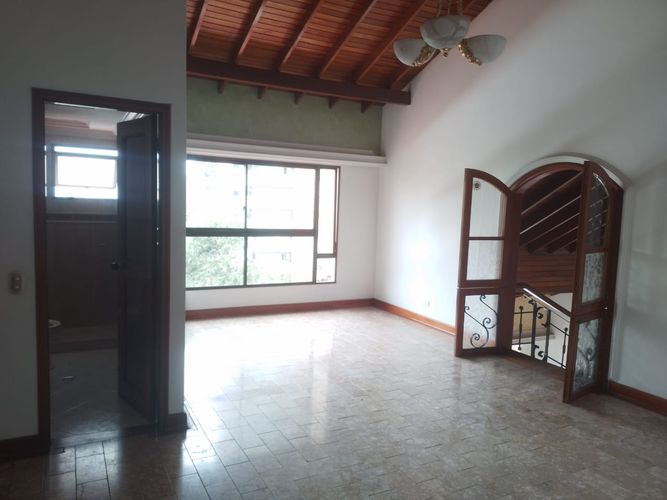 Oficina en arriendo en El Poblado, Medellín, 1000 m² · foto 10 de 13