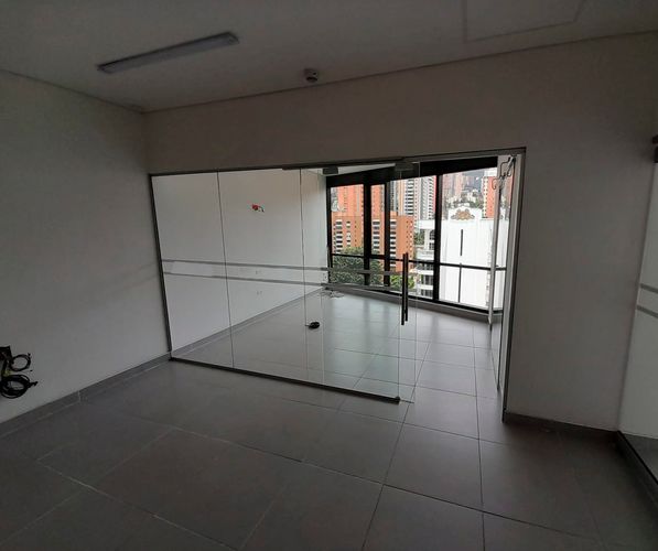 Oficina en arriendo en Patio Bonito, Medellín, 53 m² · foto 2 de 15