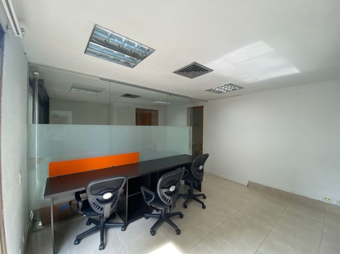 Oficina en arriendo en El Poblado, Medellín, 38 m² · foto 7 de 8