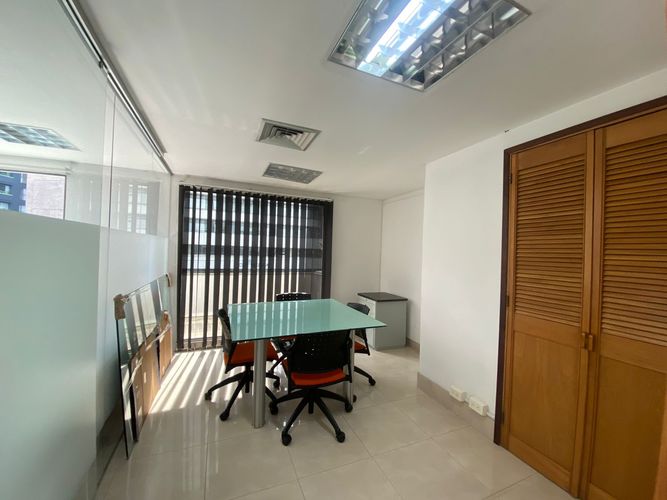 Oficina en arriendo en El Poblado, Medellín, 38 m² · foto 3 de 8