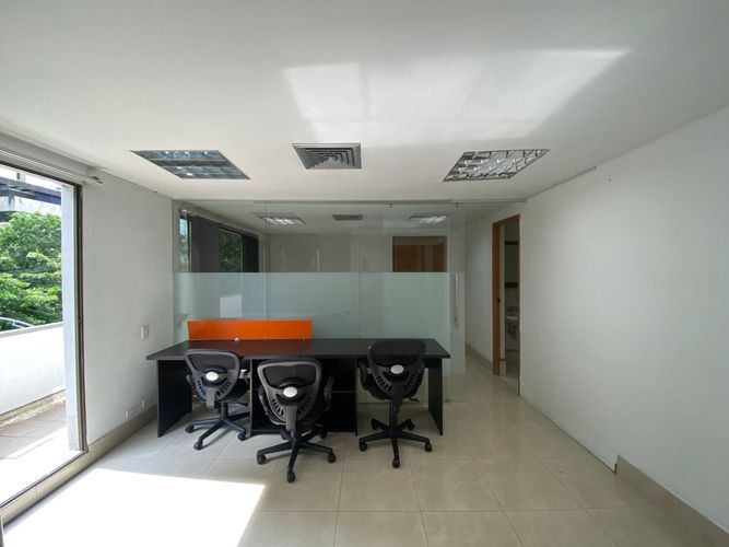 Oficina en arriendo en El Poblado, Medellín, 38 m² · foto 6 de 8