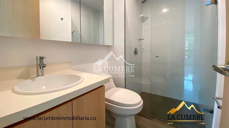 Apartamento de 3 alcobas en arriendo en Castropol, Medellín, 95 m² · foto 10 de 14