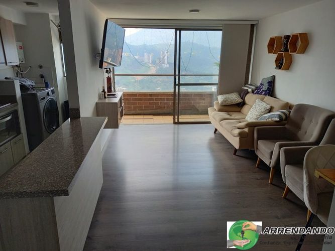 Apartamento de 3 alcobas en venta en Las Lomitas, Sabaneta, 74 m² · foto 2 de 21