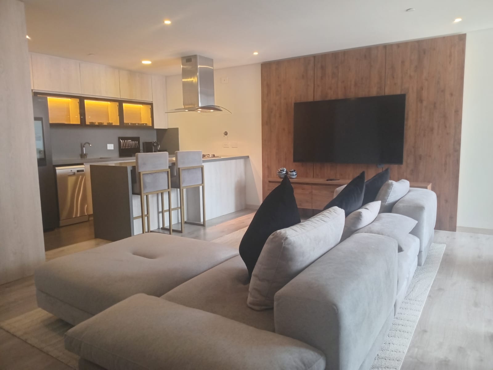 Apartamento en arriendo en El Poblado, Medellín · foto 2 de 15