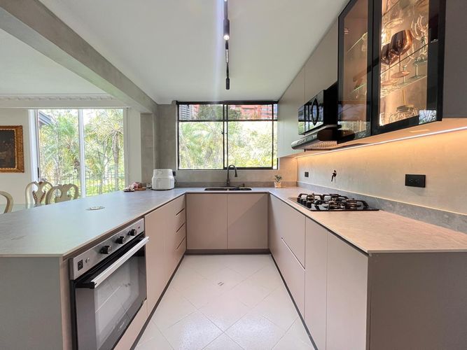 Casa de 4 alcobas en venta en El Poblado, Medellín, 248 m² · foto 8 de 18