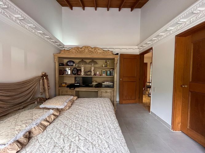 Casa de 4 alcobas en venta en El Poblado, Medellín, 248 m² · foto 10 de 18