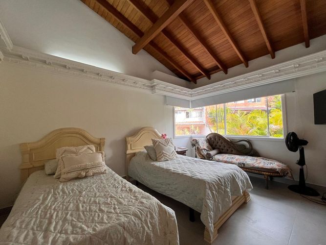 Casa de 4 alcobas en venta en El Poblado, Medellín, 248 m² · foto 14 de 18