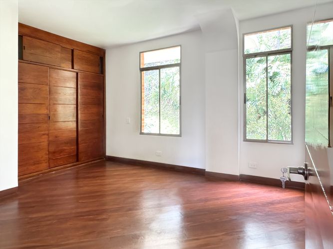 Casa de 3 alcobas en venta en Cola Del Zorro, Medellín, 326 m² · foto 10 de 24