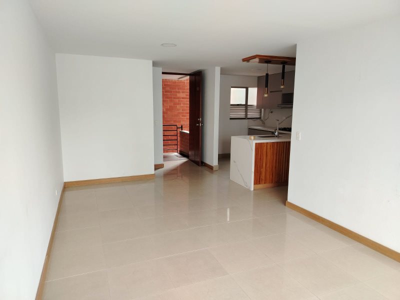 Apartamento en arriendo en Cumbres, Envigado · foto 3 de 11