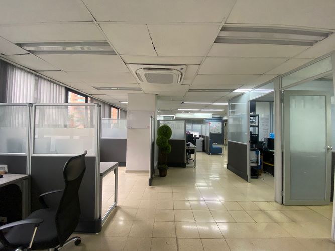 Oficina en arriendo en El Poblado, Medellín, 136 m² · foto 2 de 7