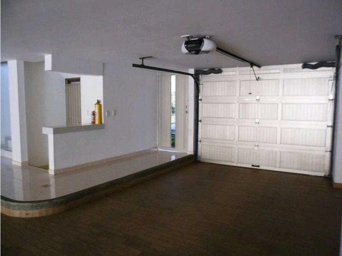 Edificio en venta en El Ingenio, Cali, 800 m² · foto 2 de 17
