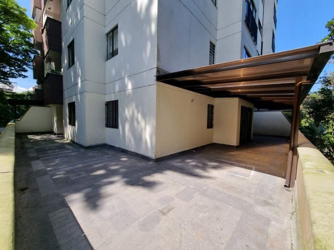 Apartamento de 3 alcobas en venta en El Poblado, Medellín, 98 m² · foto 13 de 14