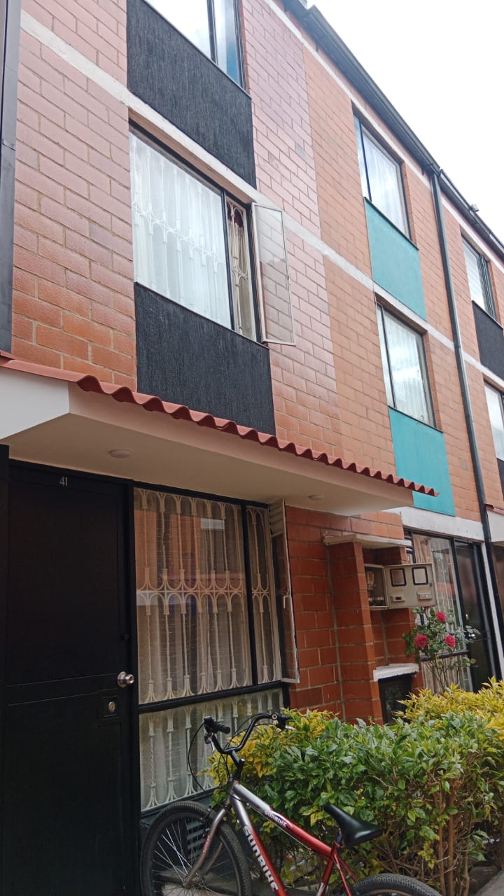 Casa en venta en Engativá, Bogotá · foto 3 de 16