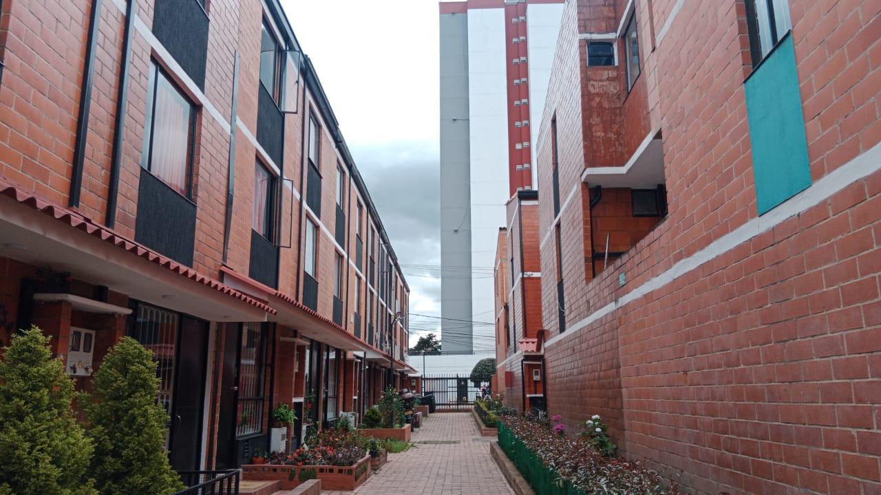 Casa en venta en Engativá, Bogotá · foto 2 de 16