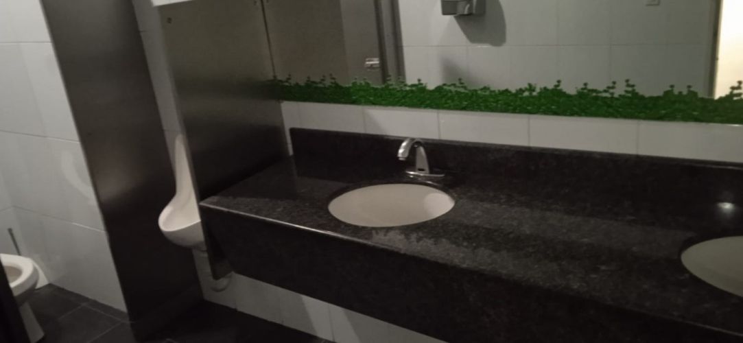 Oficina en arriendo en El Poblado, Medellín, 885 m² · foto 8 de 9