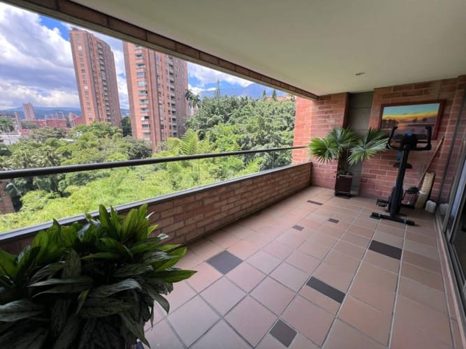 Apartamento de 3 alcobas en venta en Los Balsos, Medellín, 156 m² · foto 2 de 24
