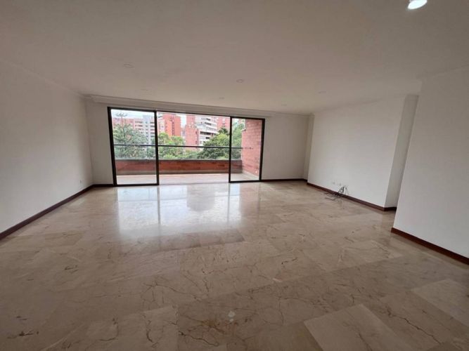 Apartamento de 3 alcobas en arriendo en Lalinde, Medellín, 175 m² · foto 2 de 22