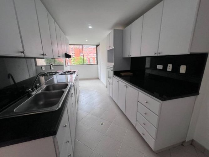 Apartamento de 3 alcobas en arriendo en Lalinde, Medellín, 175 m² · foto 5 de 22