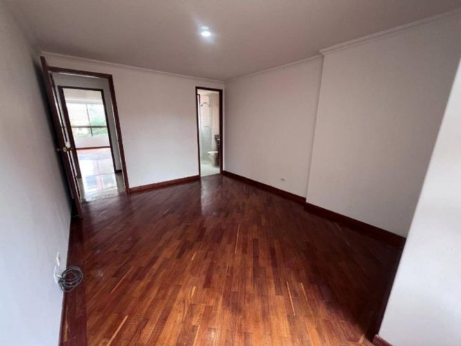 Apartamento de 3 alcobas en arriendo en Lalinde, Medellín, 175 m² · foto 8 de 22