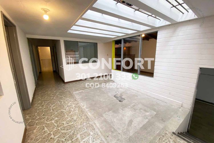 Casa de 5 alcobas en arriendo en Las Acacias, Medellín, 220 m² · foto 8 de 24