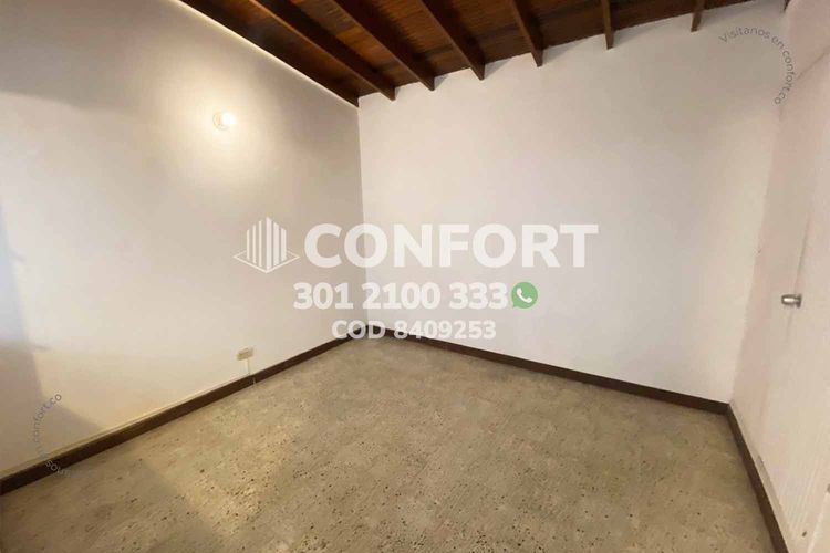 Casa de 5 alcobas en arriendo en Las Acacias, Medellín, 220 m² · foto 9 de 24