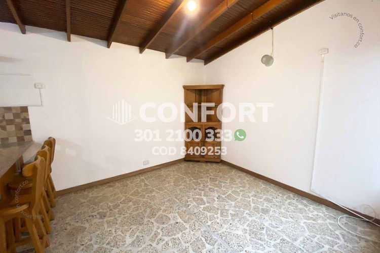 Casa de 5 alcobas en arriendo en Las Acacias, Medellín, 220 m² · foto 11 de 24