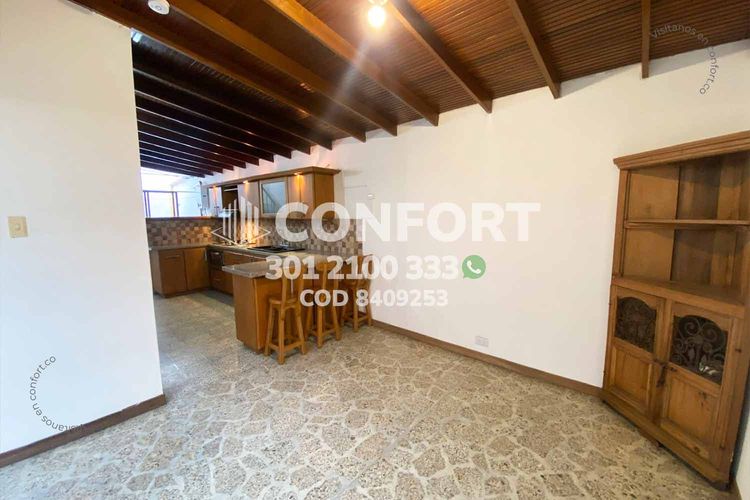 Casa de 5 alcobas en arriendo en Las Acacias, Medellín, 220 m² · foto 12 de 24