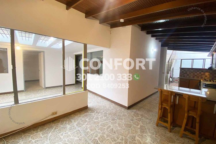 Casa de 5 alcobas en arriendo en Las Acacias, Medellín, 220 m² · foto 13 de 24