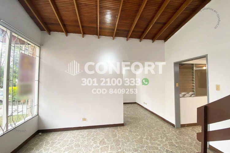 Casa de 5 alcobas en arriendo en Las Acacias, Medellín, 220 m² · foto 3 de 24