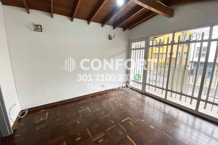 Casa de 5 alcobas en arriendo en Las Acacias, Medellín, 220 m² · foto 4 de 24