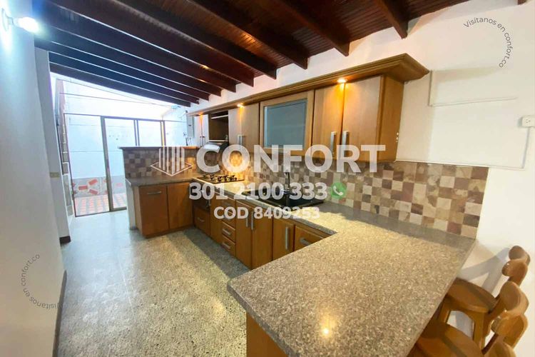 Casa de 5 alcobas en arriendo en Las Acacias, Medellín, 220 m² · foto 9 de 24
