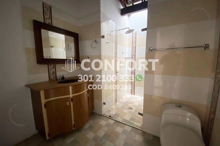 Casa de 5 alcobas en arriendo en Las Acacias, Medellín, 220 m² · foto 14 de 24