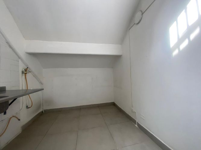 Local en arriendo en El Poblado, Medellín, 30 m² · foto 8 de 12