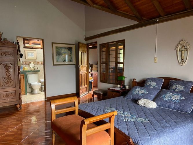 Casa de 4 alcobas en venta en Vereda La Doctora, Sabaneta, 320 m² · foto 10 de 20