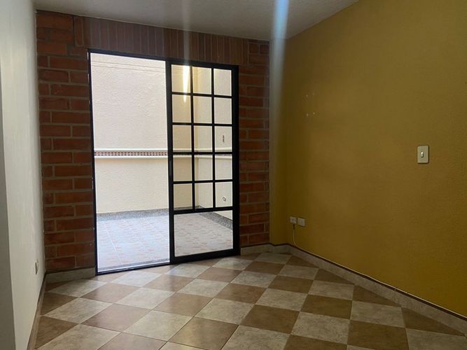 Casa de 4 alcobas en venta en Entreamigos, Sabaneta, 283 m² · foto 3 de 19