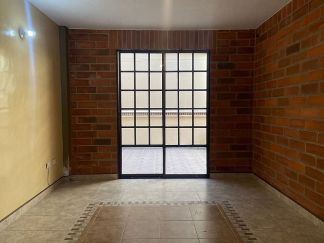 Casa de 4 alcobas en venta en Entreamigos, Sabaneta, 283 m² · foto 2 de 19