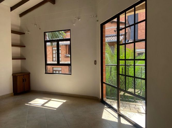 Casa de 4 alcobas en venta en Entreamigos, Sabaneta, 283 m² · foto 4 de 19
