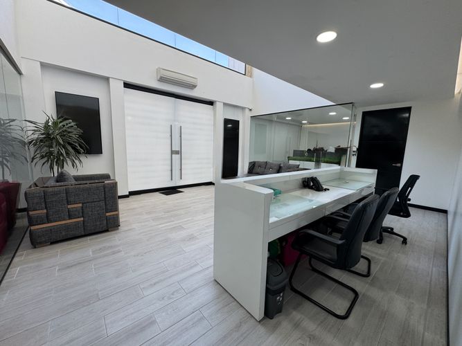Local en venta en Laureles, Medellín, 700 m² · foto 2 de 18