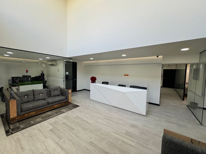 Local en venta en Laureles, Medellín, 700 m² · foto 3 de 18