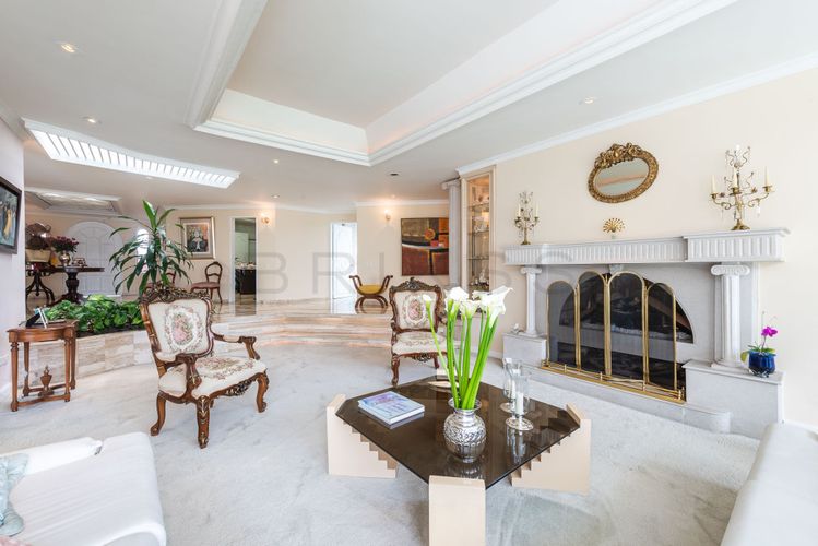 Casa de 4 alcobas en venta en Santa Ana Oriental, Bogotá, 410 m² · foto 2 de 24
