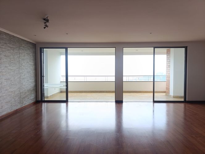 Apartamento de 3 alcobas en arriendo en El Poblado, Medellín, 225 m² · foto 3 de 19