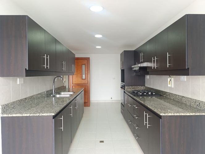 Apartamento de 3 alcobas en arriendo en El Poblado, Medellín, 225 m² · foto 6 de 19