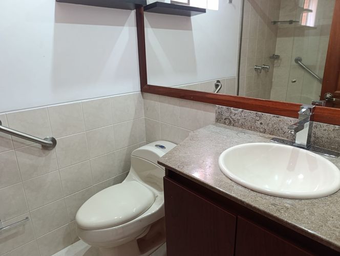 Apartamento de 3 alcobas en arriendo en El Poblado, Medellín, 225 m² · foto 18 de 19