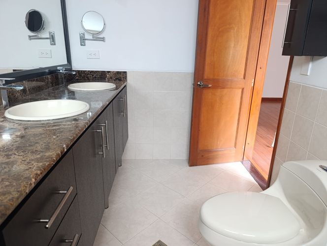 Apartamento de 3 alcobas en arriendo en El Poblado, Medellín, 225 m² · foto 19 de 19