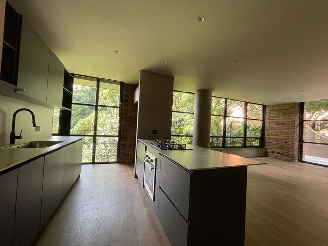 Apartamento de 2 alcobas en venta en Castropol, Medellín, 101 m² · foto 3 de 15