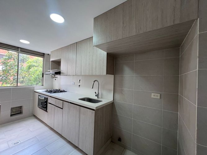 Apartamento de 3 alcobas en arriendo en El Poblado, Medellín, 73 m² · foto 7 de 16