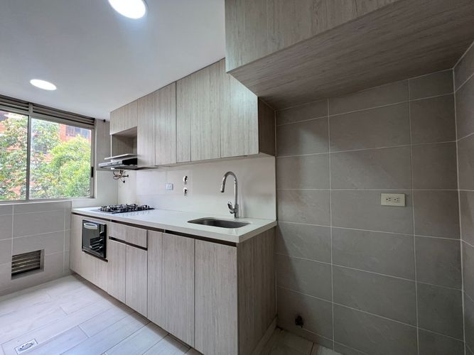 Apartamento de 3 alcobas en arriendo en El Poblado, Medellín, 73 m² · foto 6 de 16
