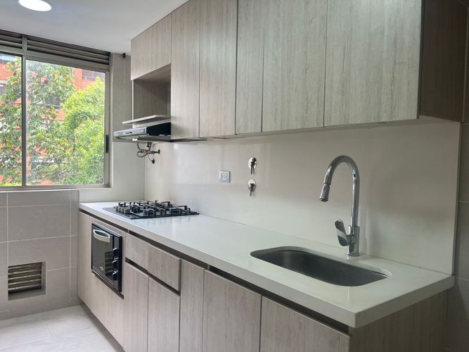 Apartamento de 3 alcobas en arriendo en El Poblado, Medellín, 73 m² · foto 5 de 16